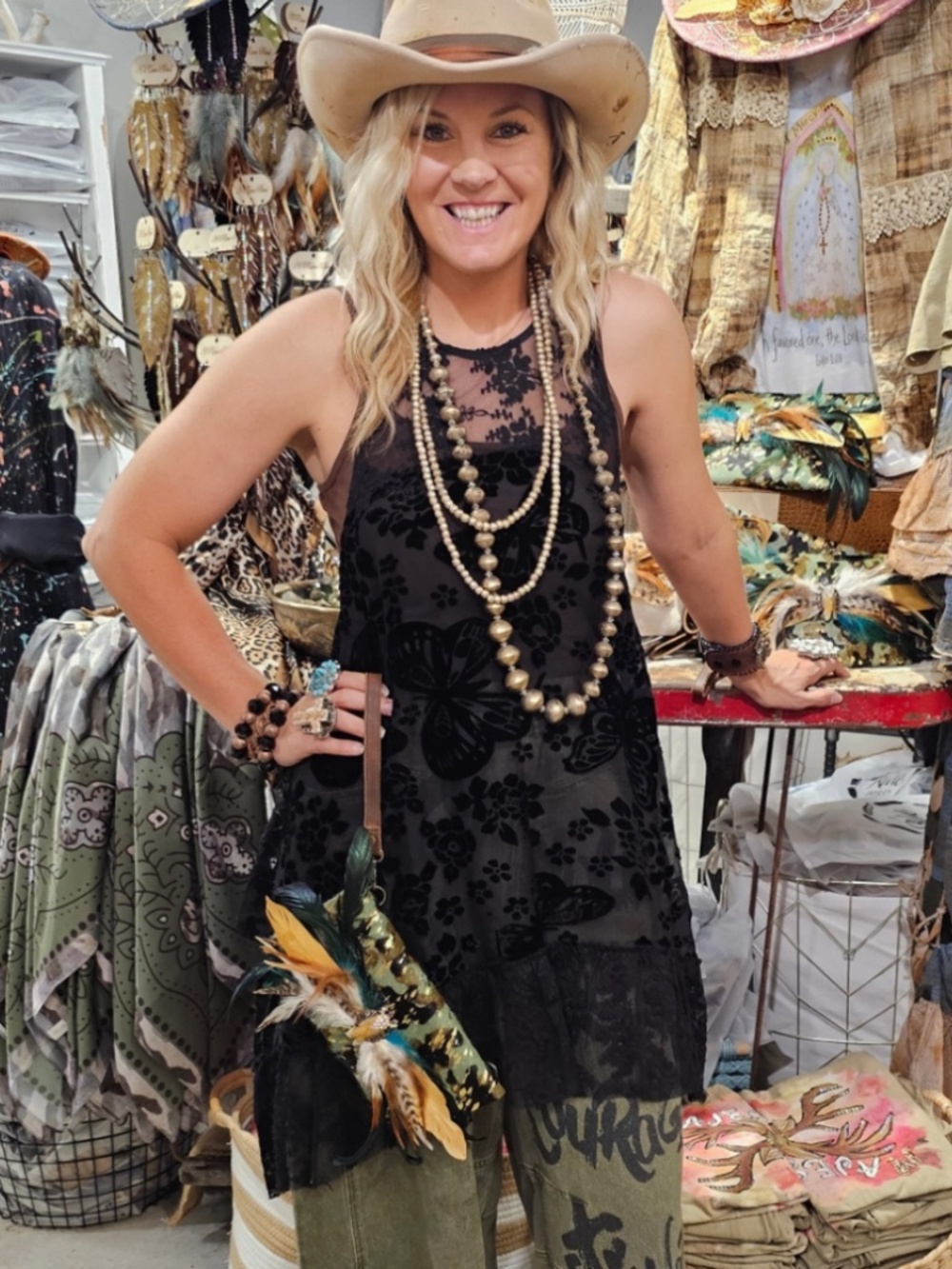 🎉 A RARE BIRD “ ASHLYN 2 “ A RARE BIRD VELVET DRESS WITH LACE DETAIL